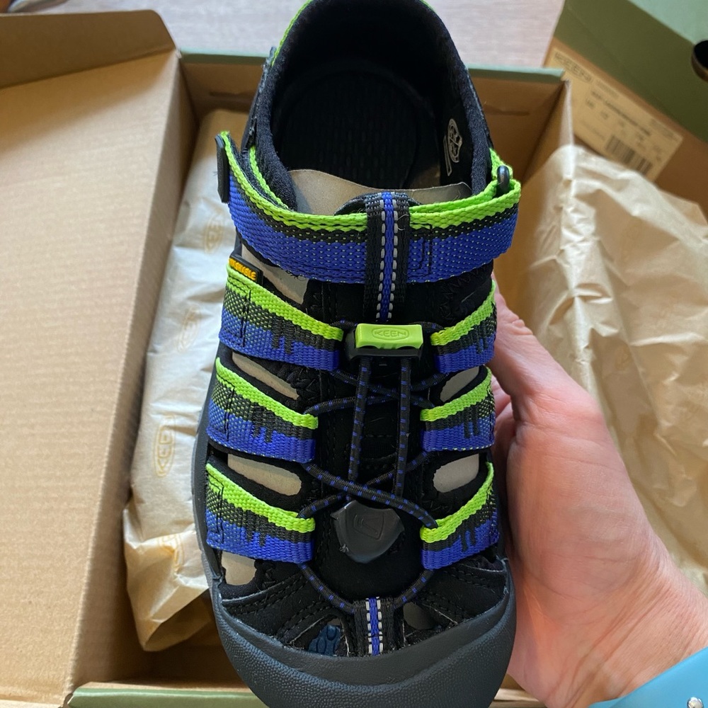 Keen kids Newport H2 brand new still in box. Size 2